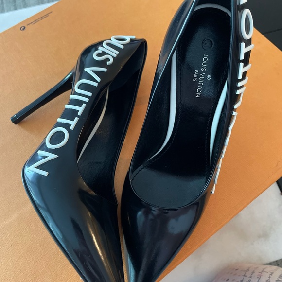 Louis Vuitton Pumps - Authentic Womens Black Paten